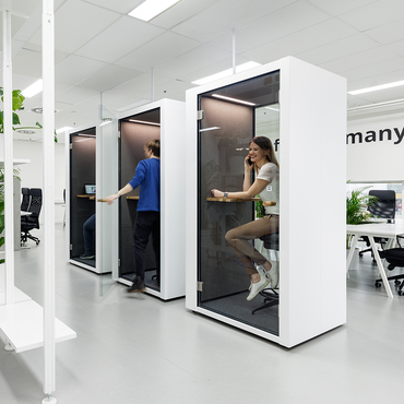 Minimalistické boxy ladí s designem Ikea